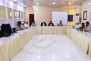 اللجنة الاستشارية بالمهرة تناقش ضبط الأسعار وتكثيف النزولات الميدانية مع مكتب الصناعة والتجارة