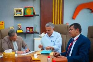 محافظ عدن يوقّع اتفاقية بناء الدور الرابع بكلية طب الأسنان - جامعة عدن