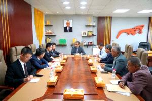 لملس يبحث مع القائم بأعمال السفير الصيني توسيع مجالات الشراكة ودعم المشاريع التنموية بعدن