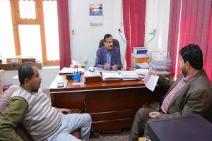 بدعم إماراتي سخي .. محافظ شبوة يطلق حزمة مشاريع استراتيجية لتعزيز مياه الريف