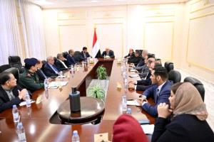 مسؤولان يمنيان لـ«الشرق الأوسط»: قرارات العليمي لحماية سيادة الدولة