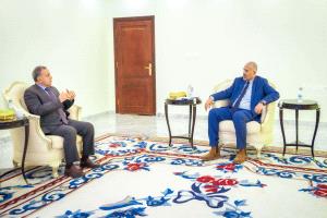 الزُبيدي يطّلع على سير العمل بجامعة عدن ويؤكد دعمه لتطوير العملية التعليمية