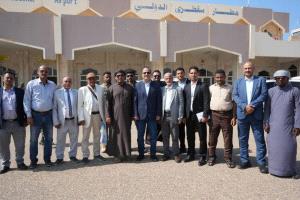 وزير الصحة ومحافظ سقطرى يطلعان على تقييم منافذ الدخول ويشددان على تعزيز الرقابة الصحية بالمطار والميناء