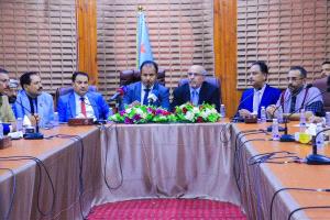 الكثيري يترأس اجتماعًا موسعًا في وادي حضرموت لمناقشة ترتيبات إعادة تشغيل مؤسسات الدولة وتطبيع الأوضاع