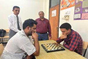 كلية الحقوق بجامعة عدن تواصل أنشطتها الطلابية وتطلق بطولة الشطرنج