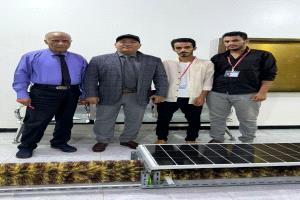 نائب وزير الصناعة يشيد بابتكار روبورت تنظيف الواح شمسية ويؤكد دعم الوزارة للمخترعين الشباب