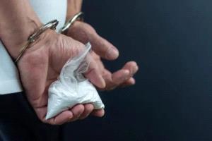 شرطة محافظة لحج تضبط متهماً بترويج المواد المخدرة