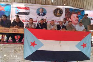 مخيم الاعتصام المفتوح بأبين يشهد حضوراً جماهيرياً كبيراً