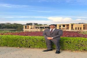 الدكتور منصور يسلم حبتور ينال درجة البكالوريوس في الطب والجراحة من السودان