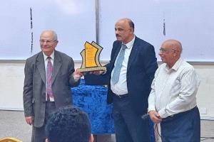 كلية الطب بجامعة عدن تنظم محاضرة علمية متخصصة حول سرطان الثدي