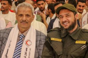 محافظ لحج يشيد بجهود متطوعي الهلال الأحمر ويدعو لتوسيع التدخلات الإنسانية في اليوم العالمي للتطوع