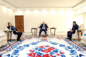 الزبيدي يطّلع على أوضاع مطار عدن ويوجّه بتطوير الأداء ورفع كفاءة التشغيل