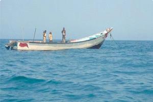 مأساة في البحر الأحمر.. وفاة سبعة صيادين يمنيين بعد انقلاب قاربهم