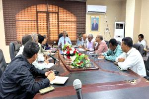 محافظ لحج يترأس اجتماعا لمجلس إدارة مؤسسة المياه والصرف الصحي ويقر عددا من الإجراءات التنظيمية والخدمية