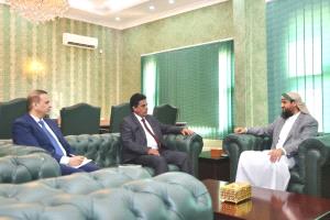 عضو مجلس القيادة المحرّمي يلتقي الأمين العام لمجلس الوزراء