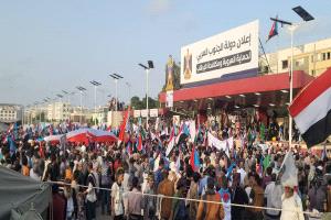 احتشاد جماهيري ضخم بعد وصول وفد يافع في ساحة العروض للمطالبة باستقلال الجنوب