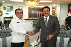 السفير بلفقيه يلتقي المدير العام المكلف للهجرة والجوازات الإندونيسية