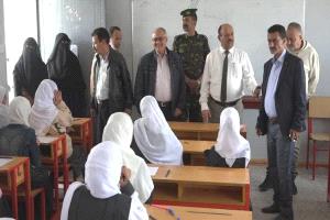 تعز.مدير عام مديرية القاهرة يدشّن امتحانات الفصل الدراسي الأول للعام 2025–2026م.