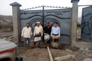 السلطة المحلية بردفان تتسلم مشروع بناء سور مدرسة الخريشة والمعامير