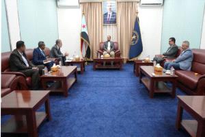 الأمين العام للمجلس الإنتقالي الجنوبي يلتقي منسق الشؤون الإنسانية للأمم المتحدة