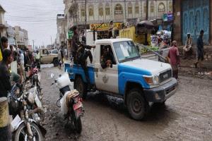 مدير أمن مديرية لودر: لن نسمح بأي زيادة غير قانونية في أسعار البترول