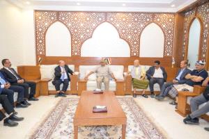 طارق صالح يلتقي رئيس مجلس النواب وعددًا من أعضائه في الساحل الغربي