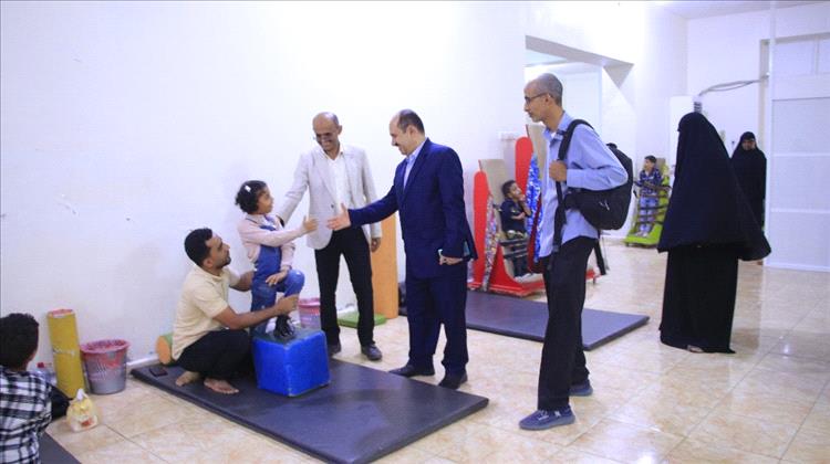 نائب وزير الشؤون الاجتماعية والعمل يتفقد مؤسسة الحق في الحياة لأطفال الشلل الدماغي بعدن