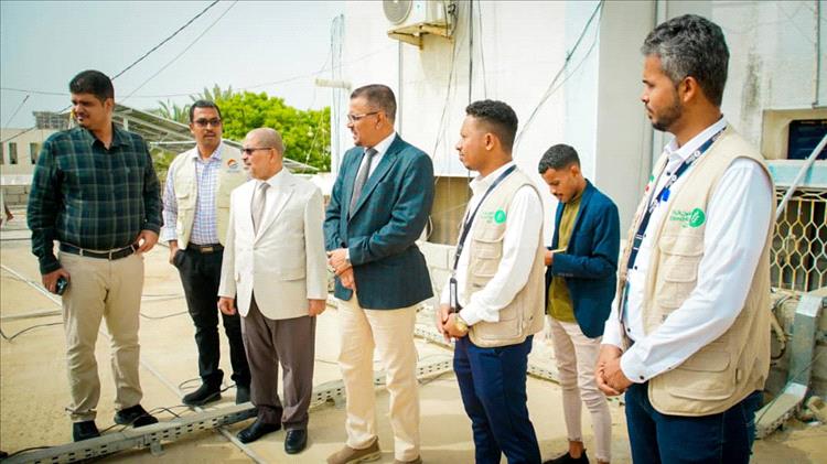 الأمين العام لمحلي حضرموت يدشن مشاريع الطاقة الشمسية لثلاثة مراكز صحية بالمكلا