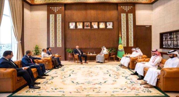 الزُبيدي يبحث مع أمين مجلس التعاون دعم الاستقرار والمؤسسات في اليمن