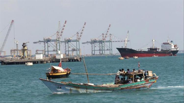 خبير اقتصادي: توقف تصدير النفط حرم الموازنة اليمنية من 1.65 مليار دولار سنويًا