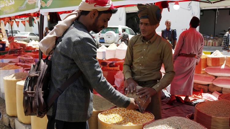 حظر استيراد عشرات السلع يفاقم مخاوف الندرة والغلاء في اليمن