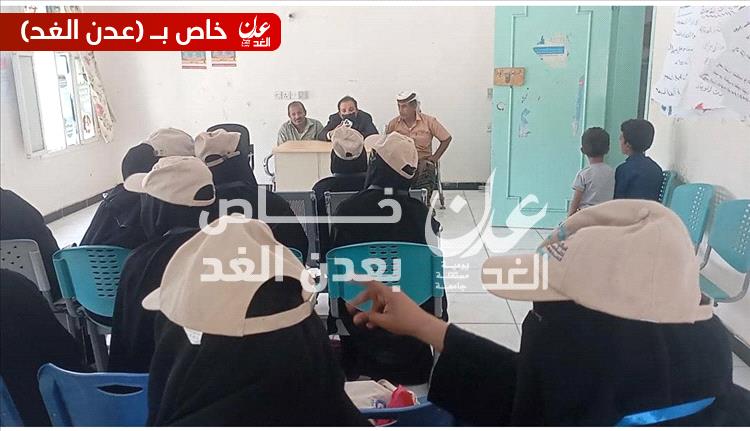 اجتماع تنسيقي لمتطوعات التثقيف الصحي بمديرية أحور استعداداً لتنفيذ جلسات التوعية لحملة شلل الأطفال