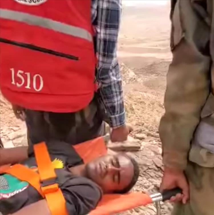 الدفاع المدني بشبوة ينجح في إنقاذ الشبان العالقين بتعاون أمني وإنساني كبير
