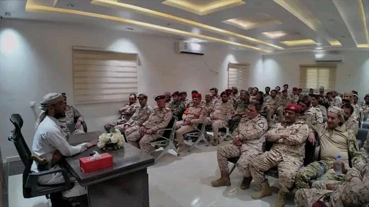 اللواء رداد الهاشمي يعقد لقاءً موسعًا مع قادة الألوية والكتائب في محوري البقع وكتاف لتعزيز التنسيق ورفع الجاهزية