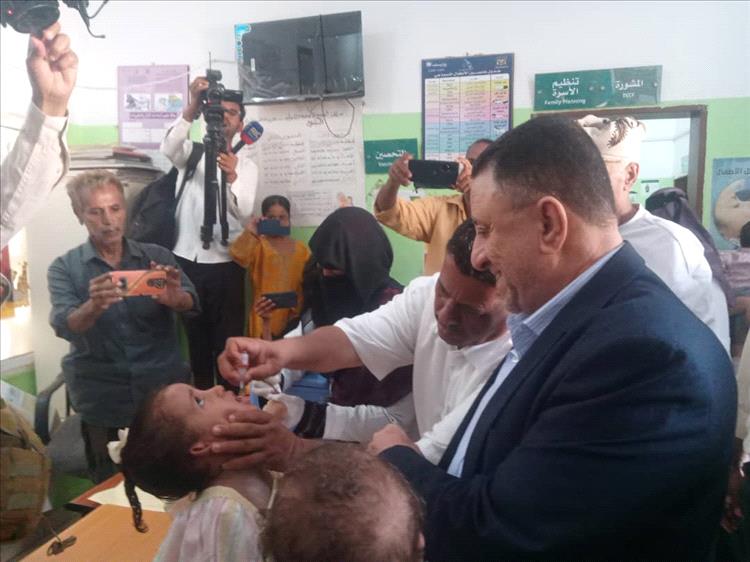 بحضور الحامد.. تدشين حملة التحصين ضد مرض شلل الأطفال بأبين