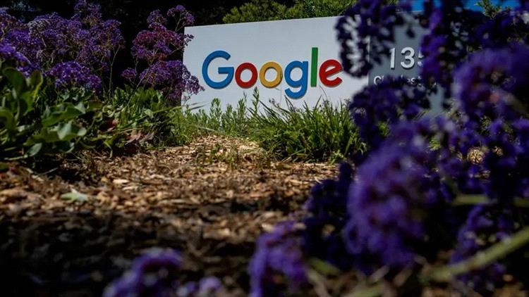 "غوغل" تستقطب كبار موظفي "ويندسيرف" في صفقة مليارية رغم اهتمام "OpenAI"