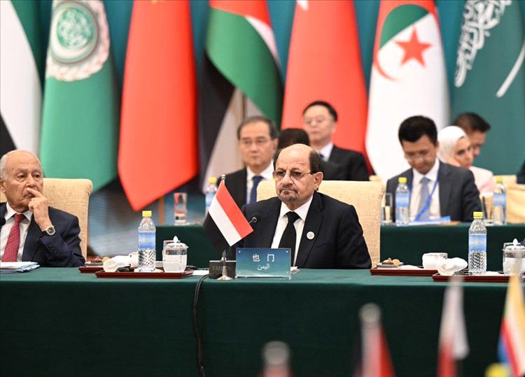 وزير الخارجية يكشف حقيقة التعيينات في السفارات وعمل الوزارة من عدن