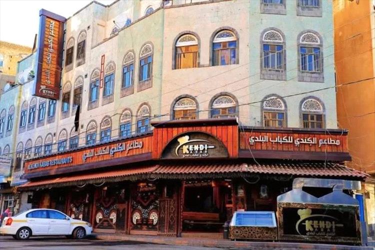 جماعة الحوثي تجبر سلسلة مطاعم "كباب الكندي" على الإغلاق في صنعاء