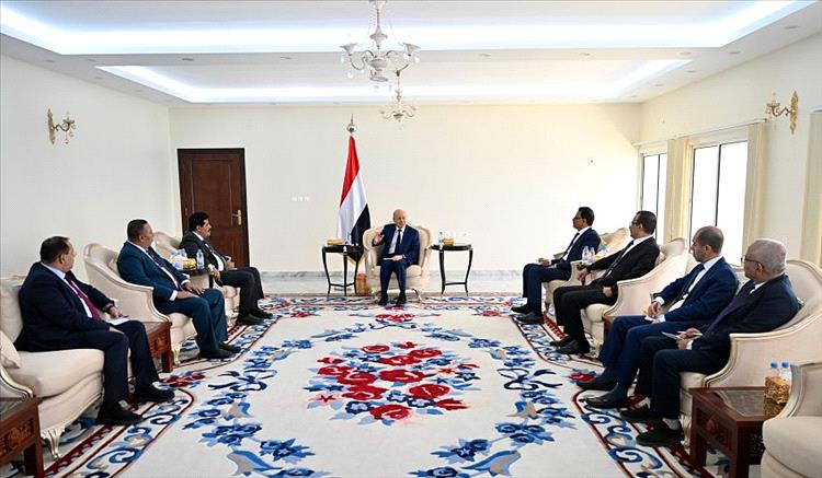رئيس مجلس القيادة يستقبل قيادات المكتب السياسي للمقاومة الوطنية