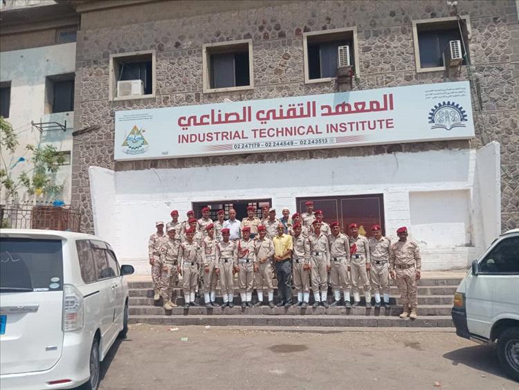 طلاب الكلية الحربية جناح الاستطلاع يتزودون بدروس الامن السبراني في المعهد التقني الصناعي بالمعلا