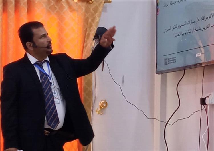 أستاذ جامعي يعقب على الحكم الذاتي للحلف: حضرموت تستحق مشروعًا حقيقيًا وليس شعارات