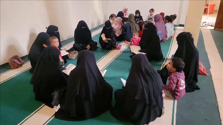 في أبين.. مصلى للنساء ومدرسة لتحفيظ القرآن الكريم بحاجة لمنظومة طاقة شمسية وأشياء أخرى ..!!
