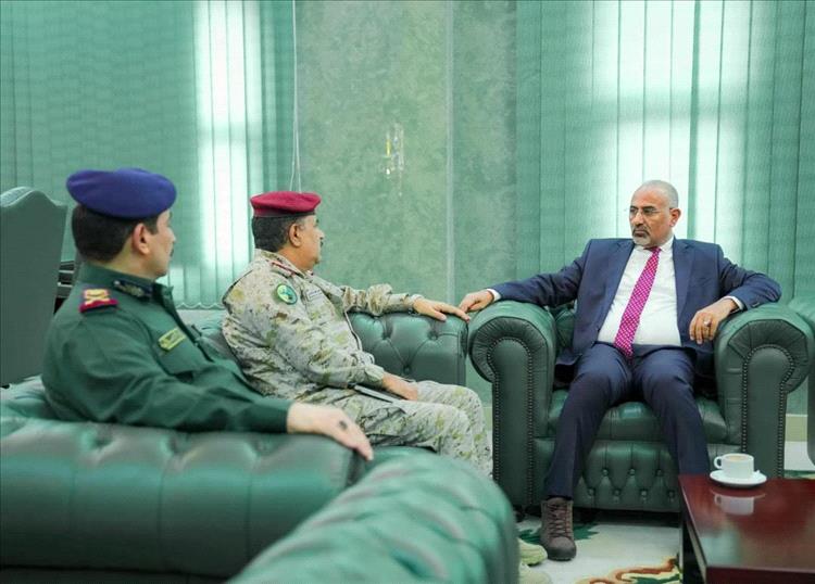 اللواء الزُبيدي يلتقي وزيري الدفاع والداخلية ويشدد على أهمية تعزيز التنسيق العسكري والأمني لحفظ الأمن والاستقرار