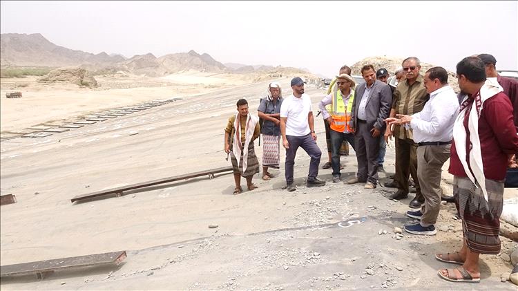 نائب رئيس مجلس النواب ومحافظ أبين يتفقدان سير العمل في مشروع سد حسان الإستراتيجي