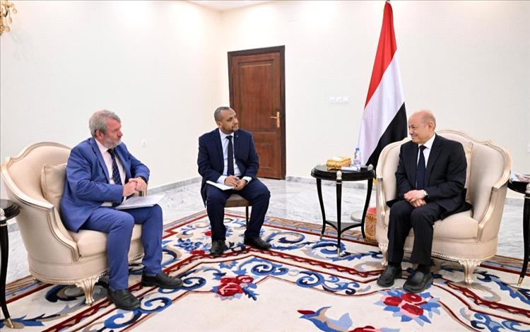 العليمي يبحث مع "اليونيسف" عن حلول عاجلة لأزمة المياه في تعز