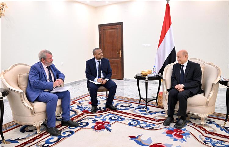 رئيس مجلس القيادة يشيد بالتدخلات الانسانية لمنظمة اليونيسف