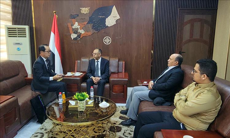 وزير الصناعة والتجارة يناقش مع السفير الياباني تعزيز العلاقات الثنائية بين البلدين الصديقين
