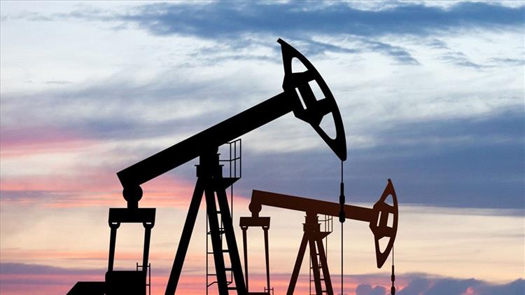 كيف تأثرت أسعار النفط الخام بالتعريفات الجمركية الأمريكية؟
