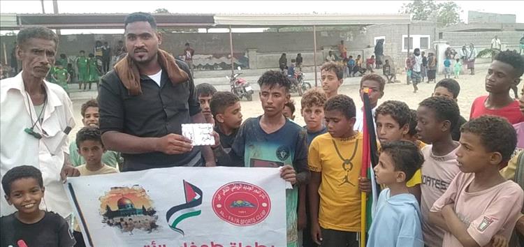 في بطولة الأكاديميات والمنتخبات.. مؤسسة ثمار تكرم افضل لاعب وأول هداف في مباراة اليوم بكود خنفر