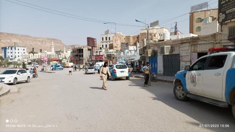 ضبط شبكة تُمارس أنشطة مخلة بالآداب العامة في سيئون
